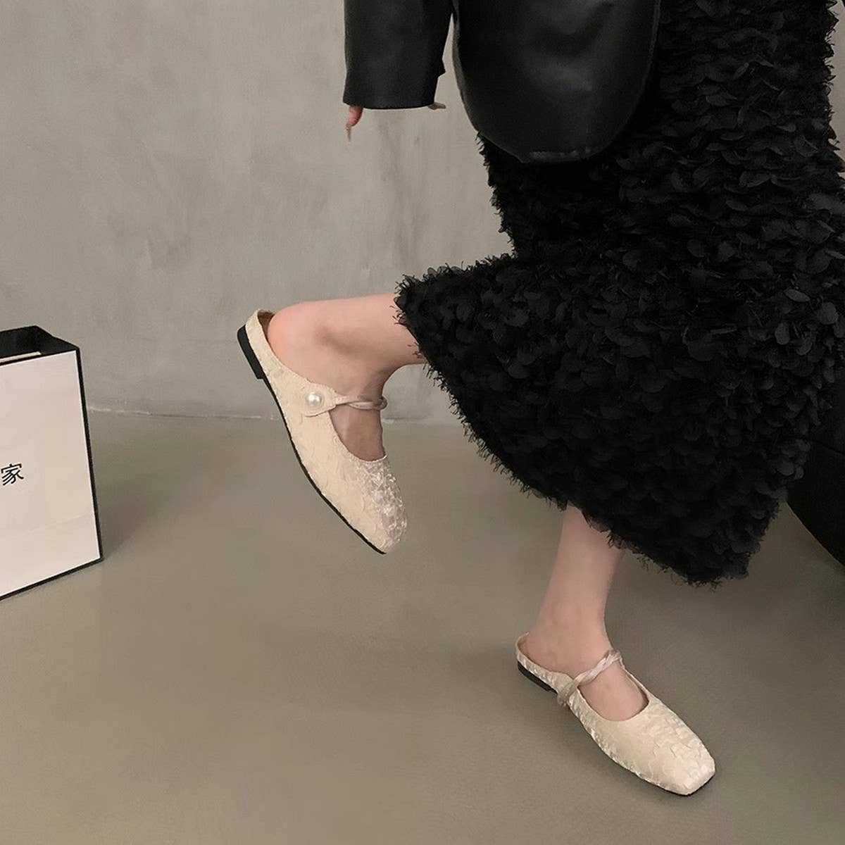 SILVER OPEN TOE SLIP ON FLAT SANDALS FOR WOMEN_CWSHF0064