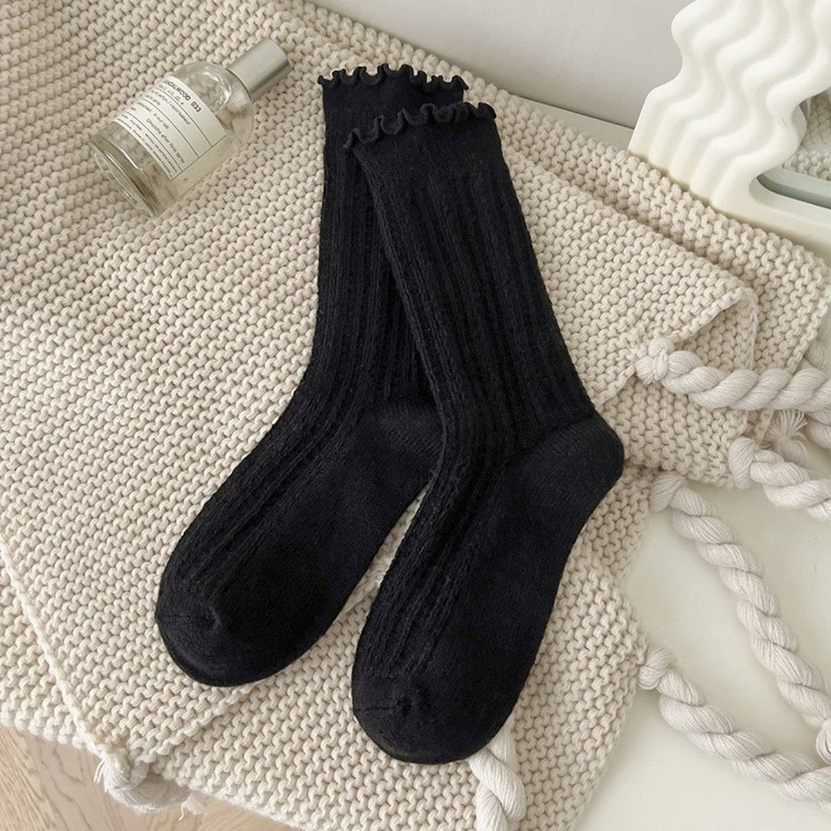 Warm Solid Color Ruffled Cute Mid-Calf Socks_Cwms1070