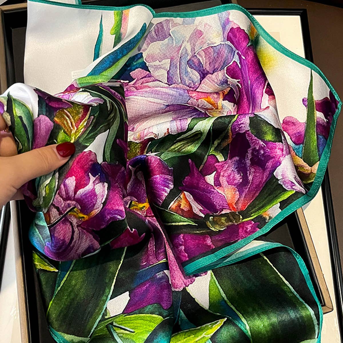 100% MULBERRY SILK PURPLE FLORAL TWILL SQUARE SCAR_CWASC0557