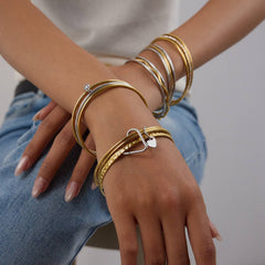 18K GOLD SILVER WIDE HAMMERED HEART CLASP CUFF_CWAJE4814