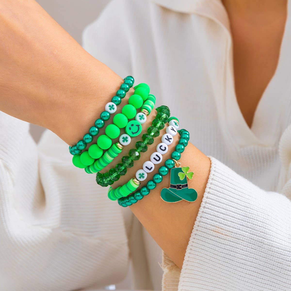 MULTI LEAF CLOVER LETTER SIMPLE BEADED BRACELET_CWAJE1475