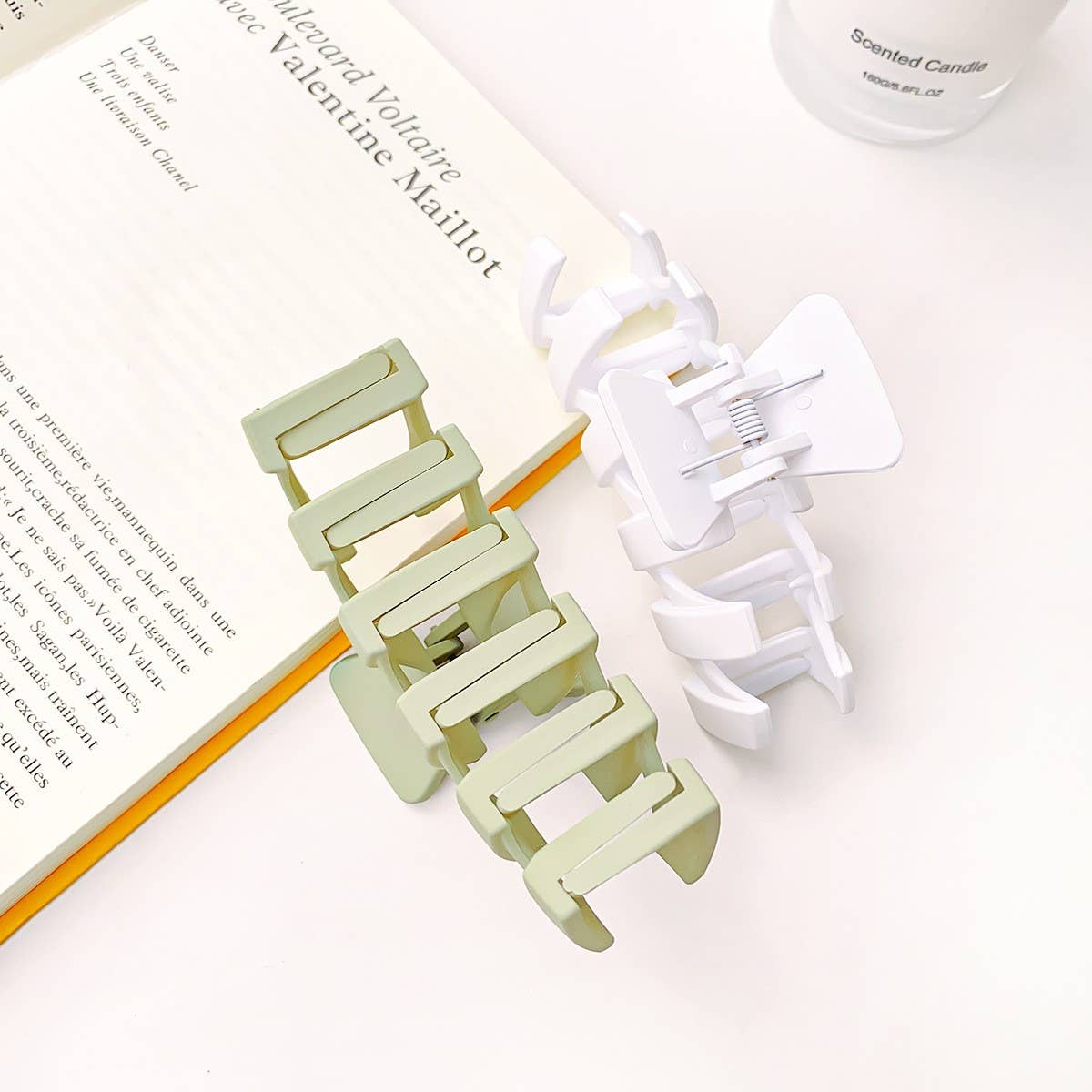 CREAM WAVE HAIR CLAW CHIC SHARK CLIP FOR WOMEN_CWAHA1586