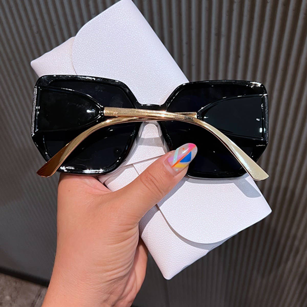 FASHIONABLE LARGE SQUARE FRAME SUNGLASSES_CWASG0819