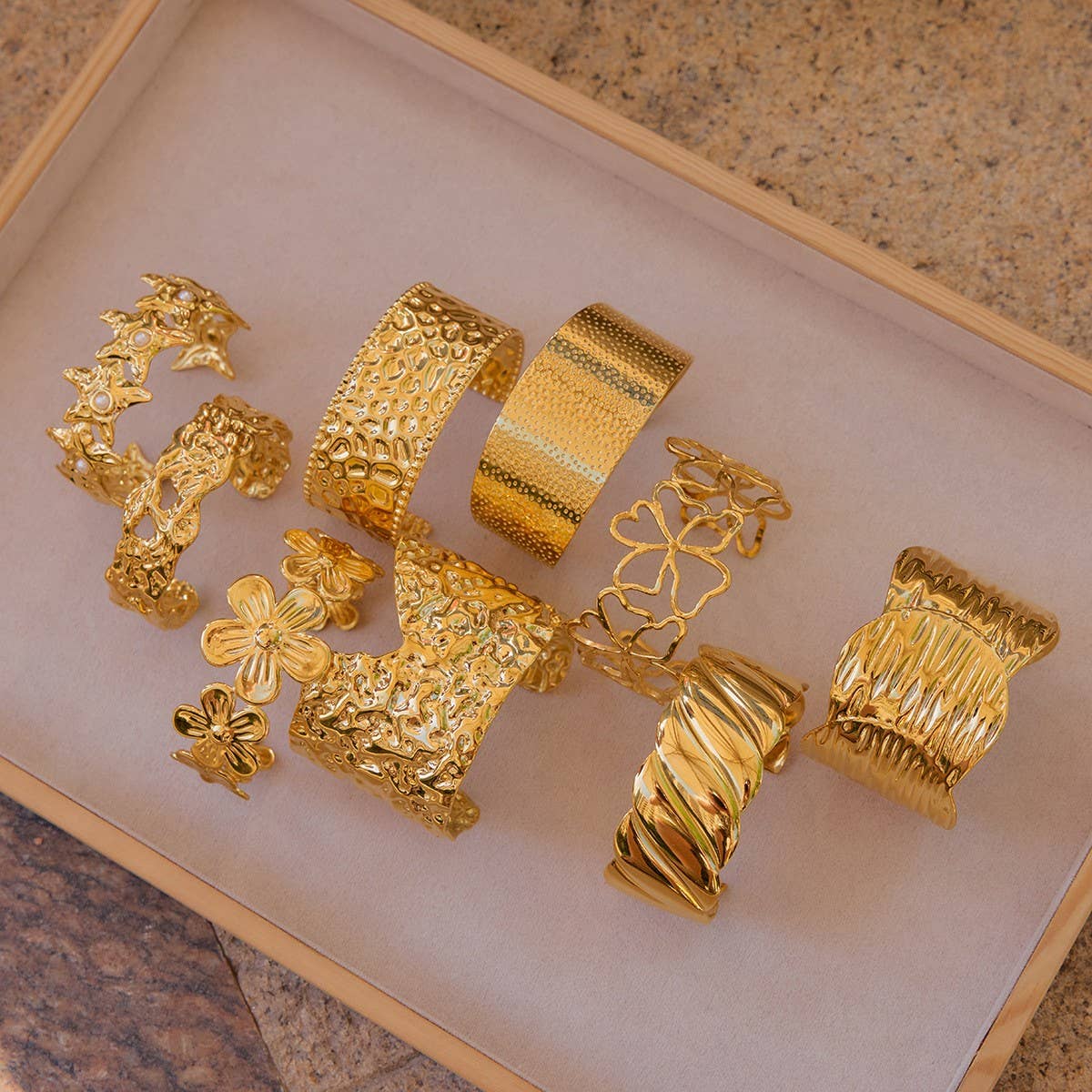 MODERN MINIMALIST 18K GOLD WAVE OPEN CUFF_CWAJE4634