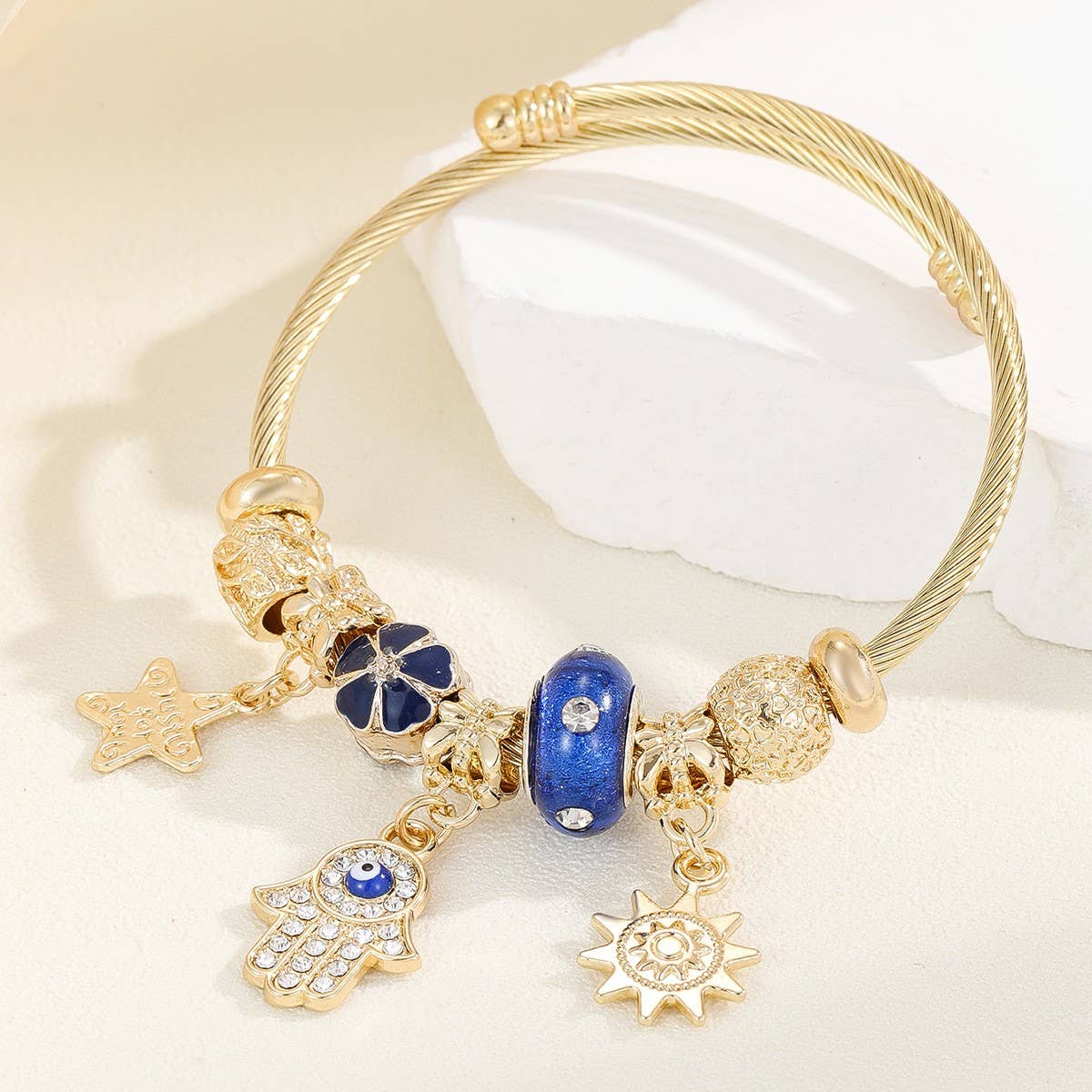 STAINLESS STEEL HEART HAND CHARM BRACELET_CWMM8624