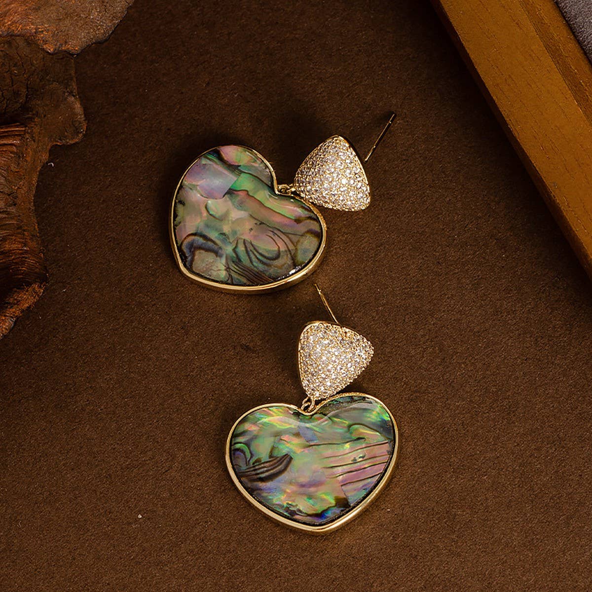 COPPER PLATED GOLD DIAMOND ABALONE EARRINGS_CWMM4334