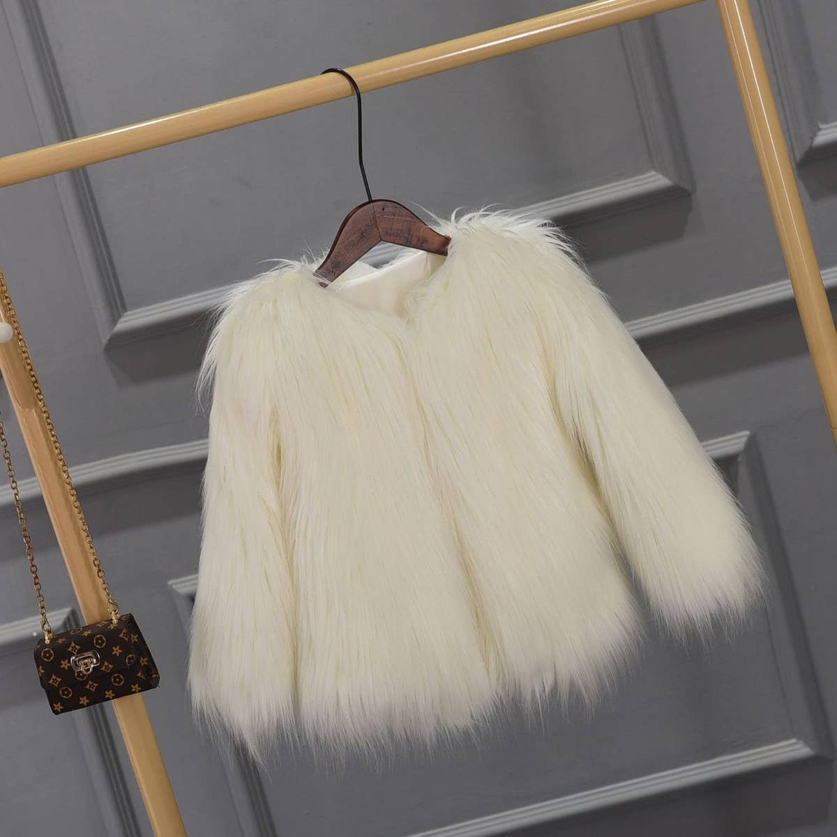 PLUS SIZE FAUX FUR COAT FOR WOMEN WINTER_CWMM9054