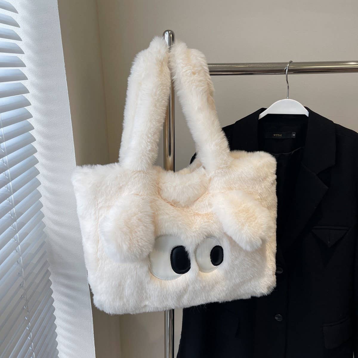 Winter Cartoon Large Capacity Shoulder Plush Bag_Cwab3937