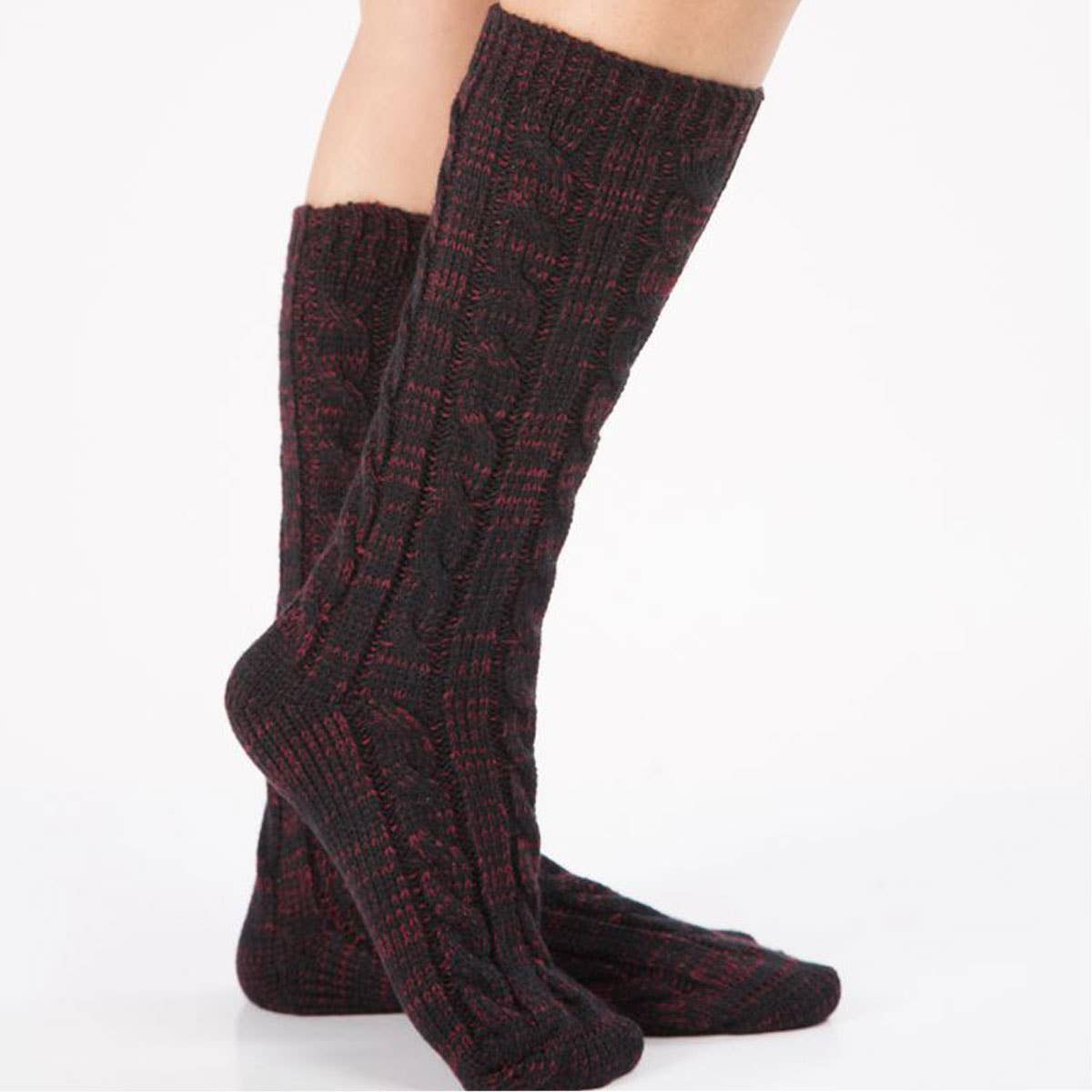 CABLE KNITTED KNEE HIGH SOCKS_CWMS112