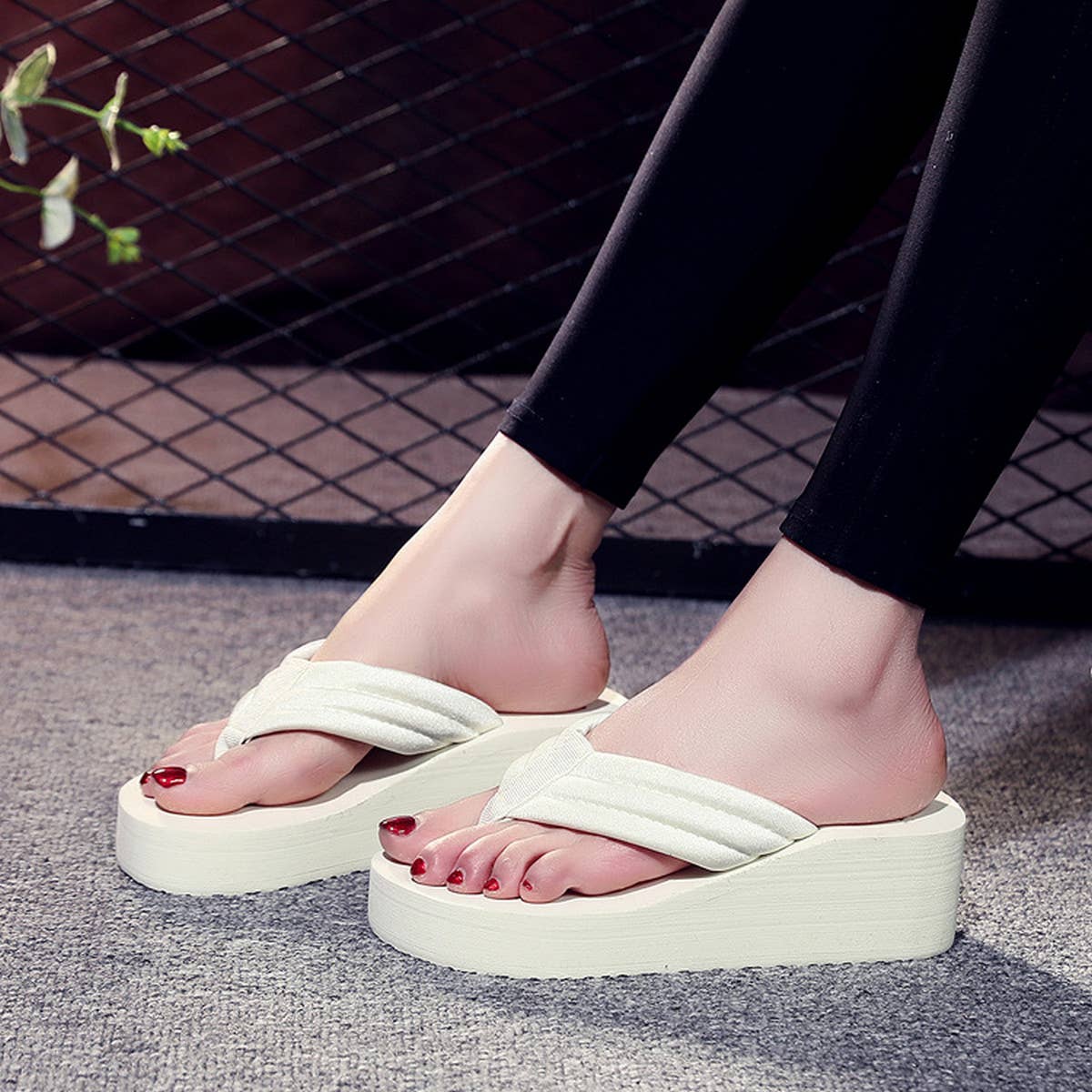 FASHIONABLE SUMMER THICK SOLED FLIP FLOPS_CWSHS0720