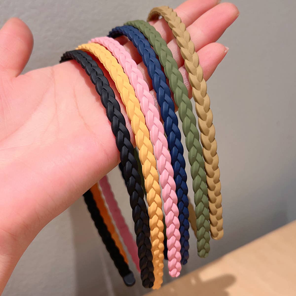 BRAIDED DESIGN HEADBAND_CWAHA0216