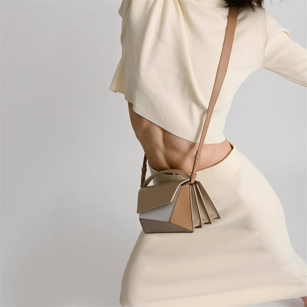 GEOMETRIC CONTRASTING COLOR PATCHWORK HANDL BAG_CWAB1932