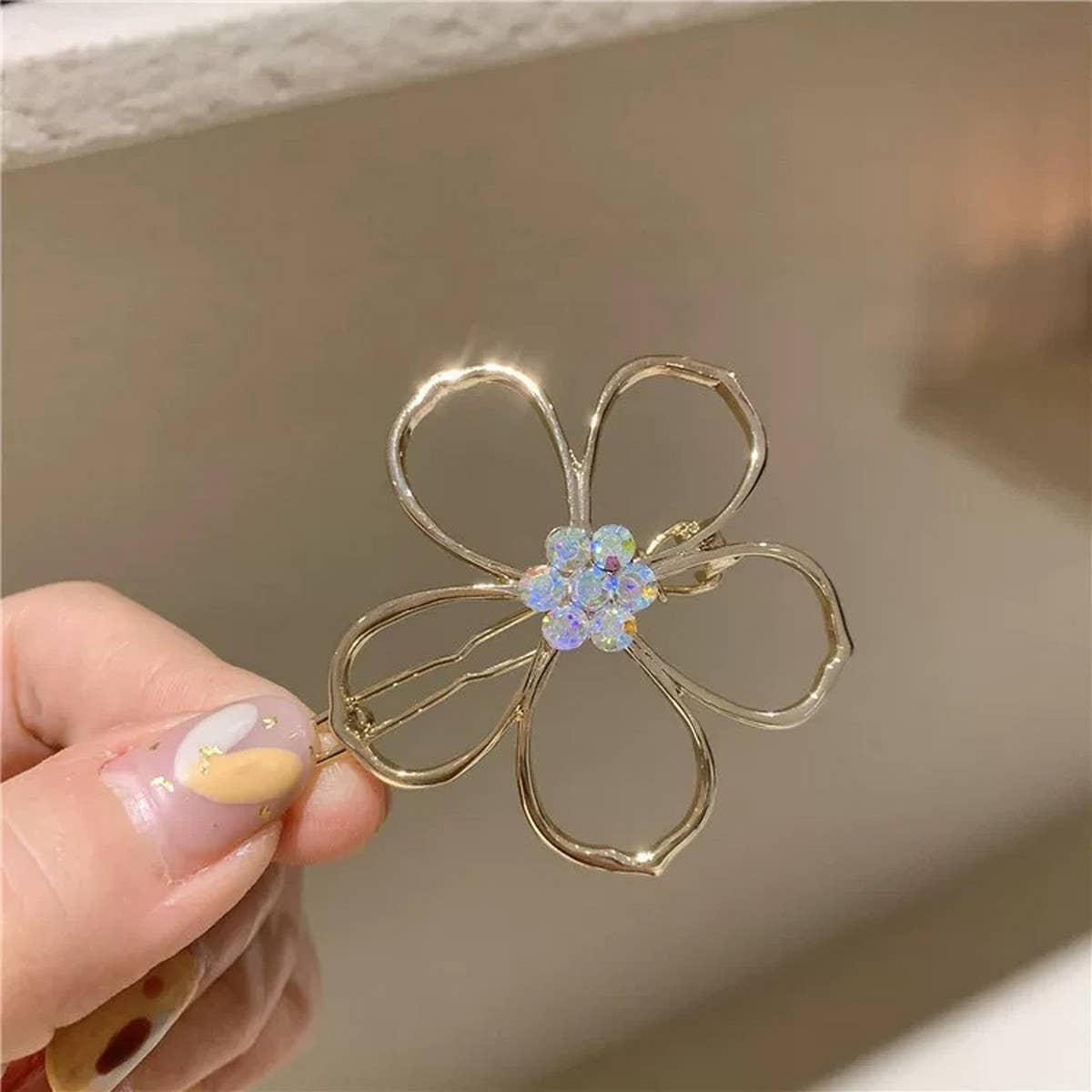 FLORAL SIDE HAIR CLIP FOR GIRLS SIMPLE ELEGANT_CWAHA4792