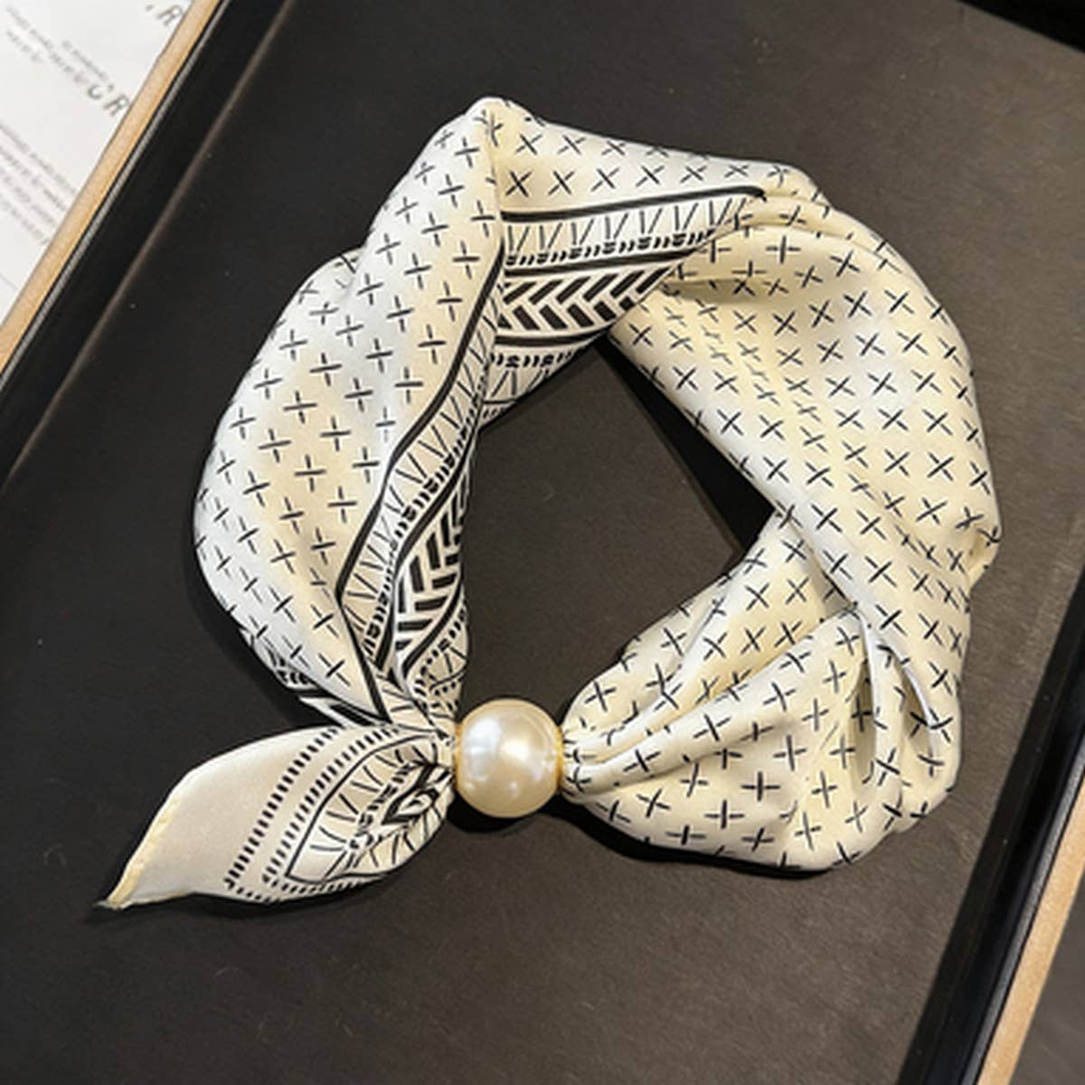 Ivory Pearl Magnetic Skinny Neck Scarf_Cwasc03933