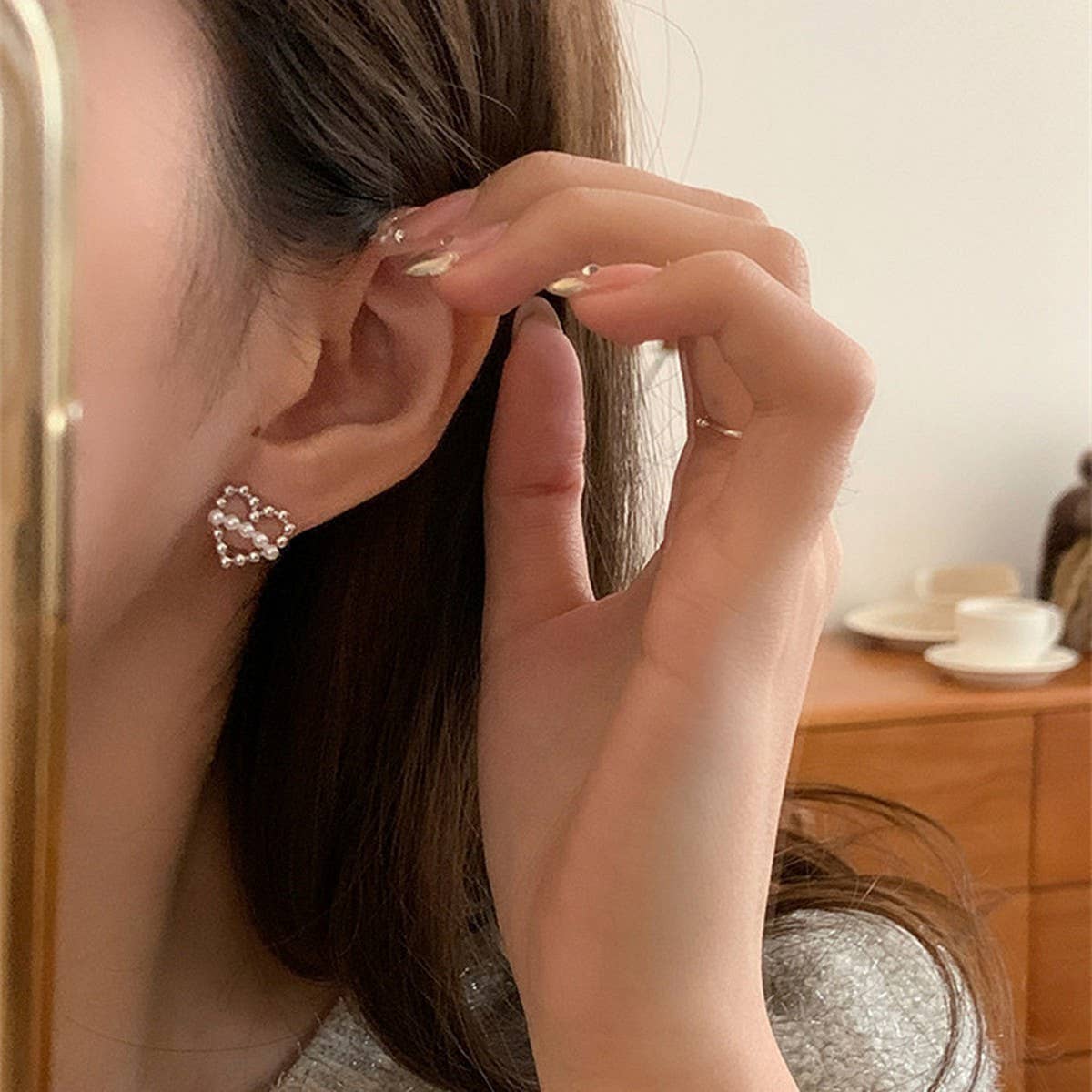 NEW EXQUISITE FASHION HOLLOW HEART PEARL EARRINGS_CWAJE3161