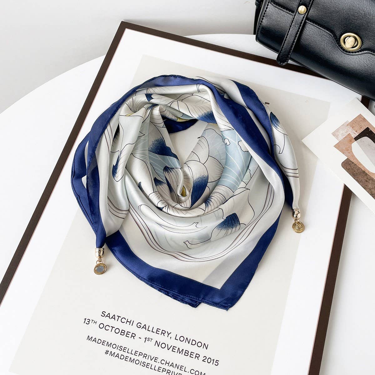 Magnetic Print Triangle Scarf For Spring Style_Cwasc02917