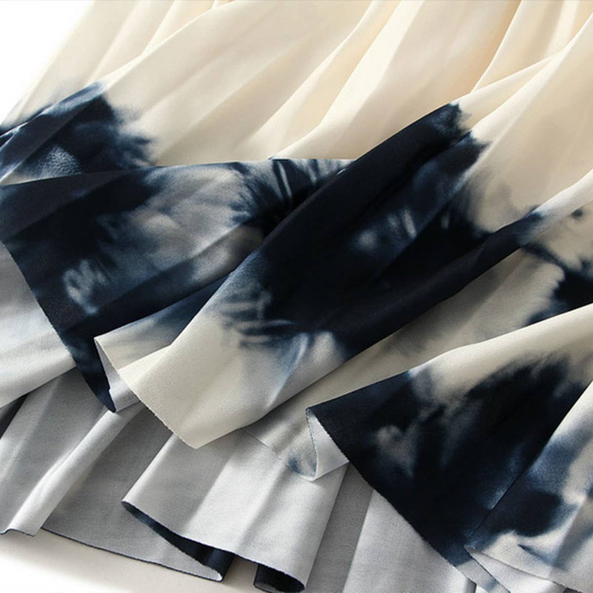 GRADIENT PRINT PLEATED A LINE FLOWY MIDI SKIRT_CWBMS0402