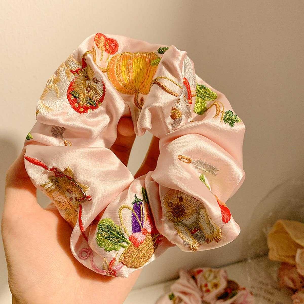 SATIN HEAVY EMBROIDERY LARGE INTESTINE HAIR TIE_CWAHA3674
