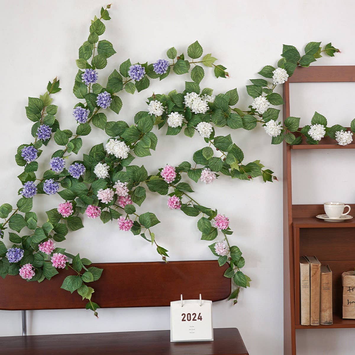 HYDRANGEA EUCALYPTUS VINE GARLAND WITH 14 BLOOMS_CWMM6518