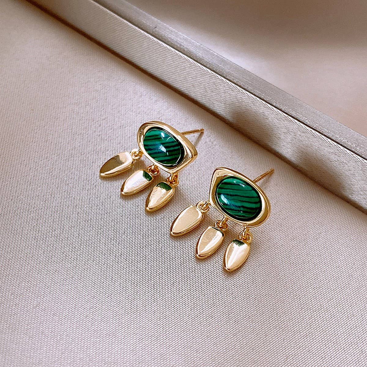 PEACOCK GREEN WATER DROP TASSEL EARRINGS_CWASC1337