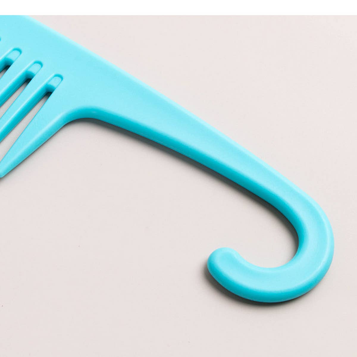 NEW WIDE TOOTH CURVED HOOK COMB_CWMM0910