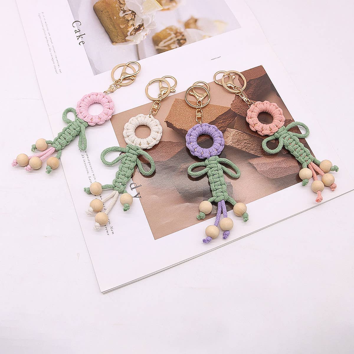 2024 HAND WOVEN FLOWER KEYCHAIN_CWMM1571