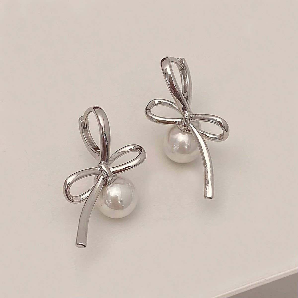 SIMPLE AND HIGH END PEARL PENDANT BOW EARRINGS_CWAJE2975