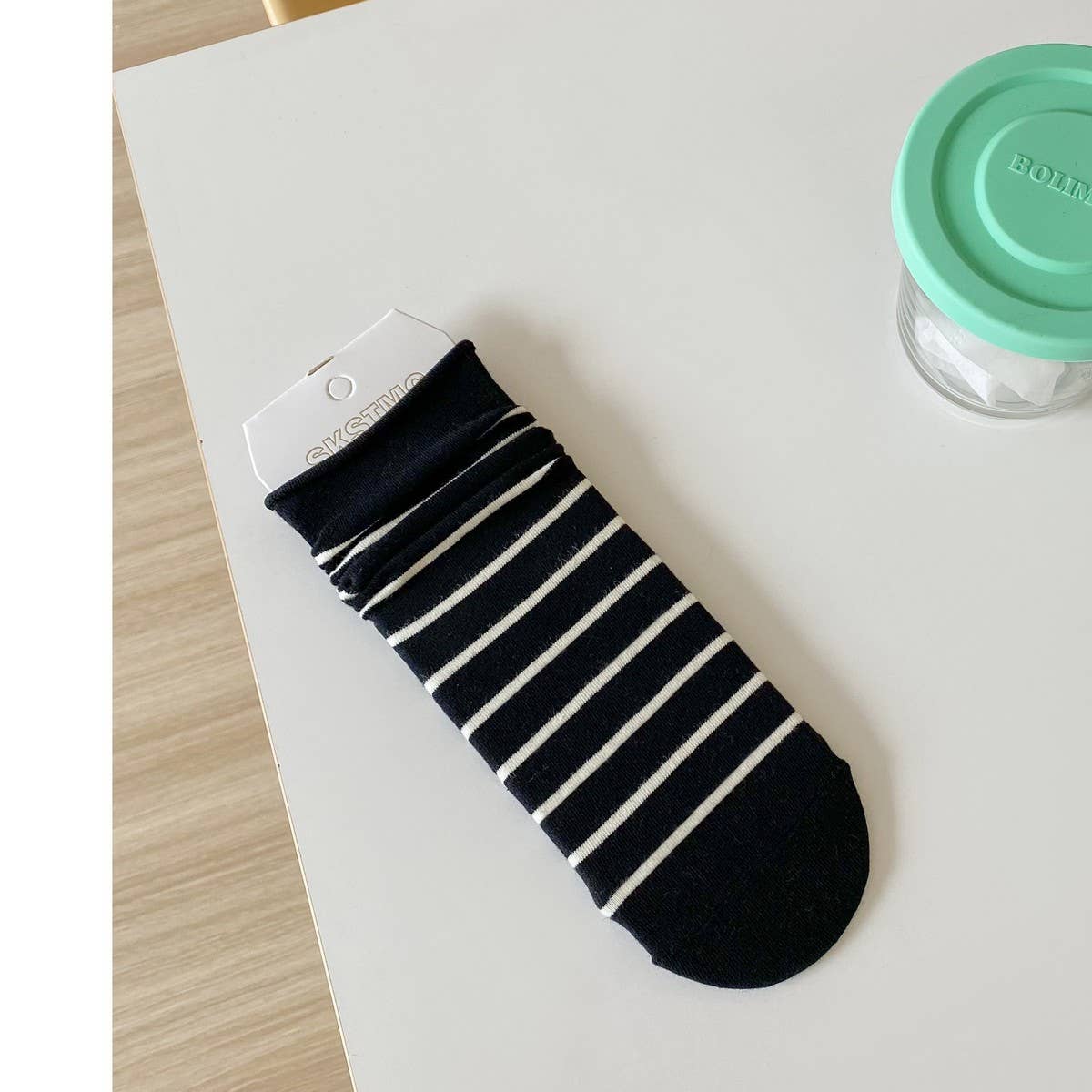 Women Hemmed Striped Straight Socks_Cwms0290