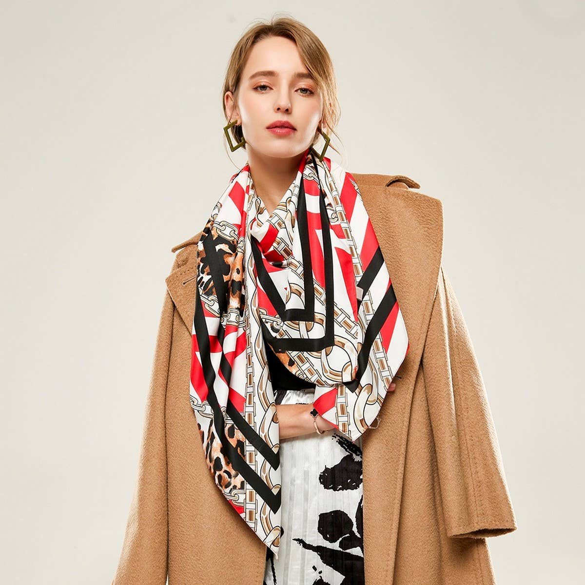 LEOPARD CHAIN TWILL SQUARE SCARF SPRING WRAP_CWASC0668