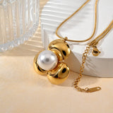 MINIMALIST FLOWER PEARL NECKLACE 18K GOLD PLATED_CWMM8882