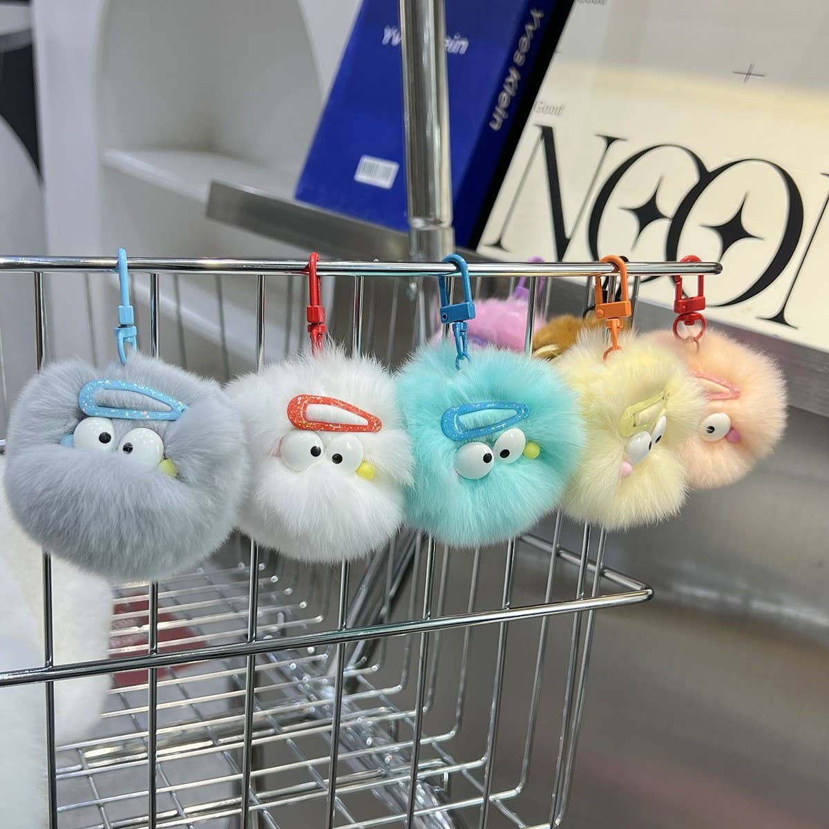 CUTE HAIRPIN SMALL FUR BALL KEYCHAIN PENDANT_CWMM2603