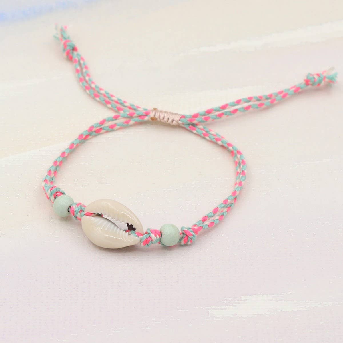 BEACH VACATION SWEET SHELL BRAIDED BRACELET_CWMM3562