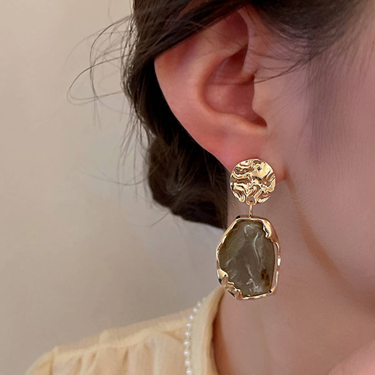 PLEATED GEOMETRIC FRENCH VINTAGE EARRINGS_CWAJE2322