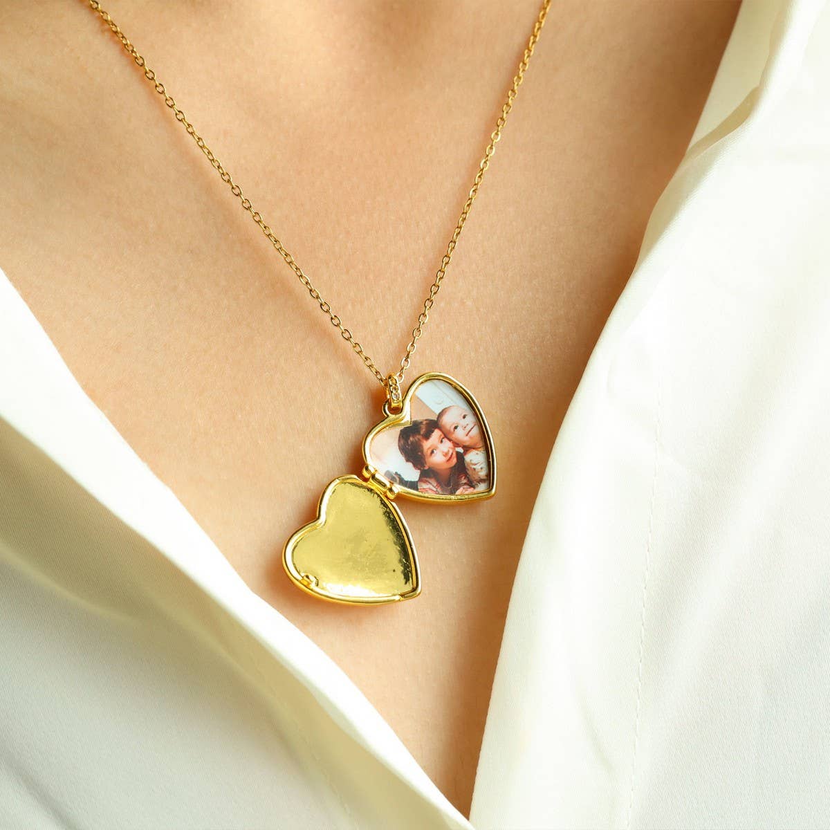 DESIGN LOVE LOCKET PENDANT NECKLACE_CWMM5533
