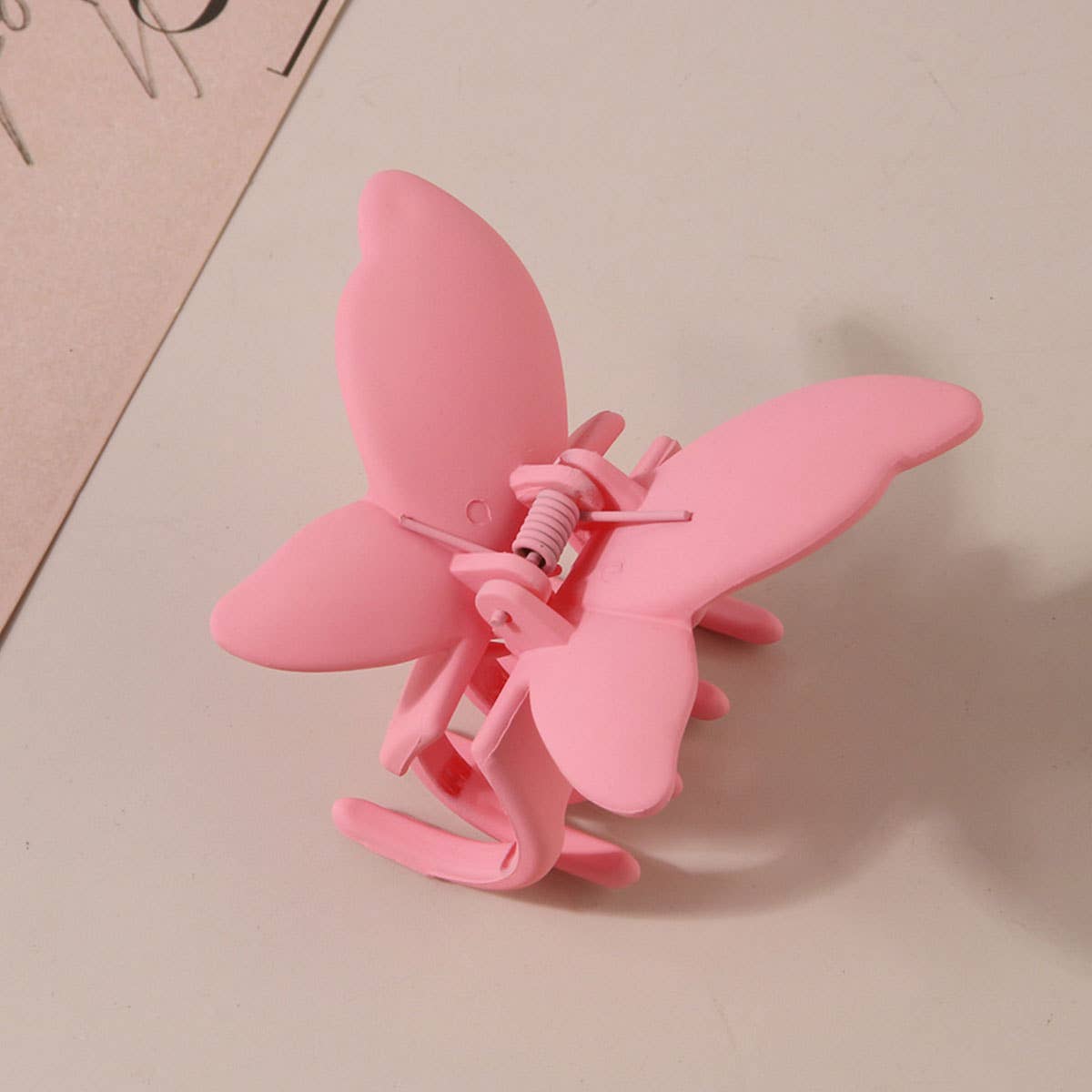 MATTE BUTTERFLY HAIR CLAW CLIP STRONG STYLISH_CWAHA0087