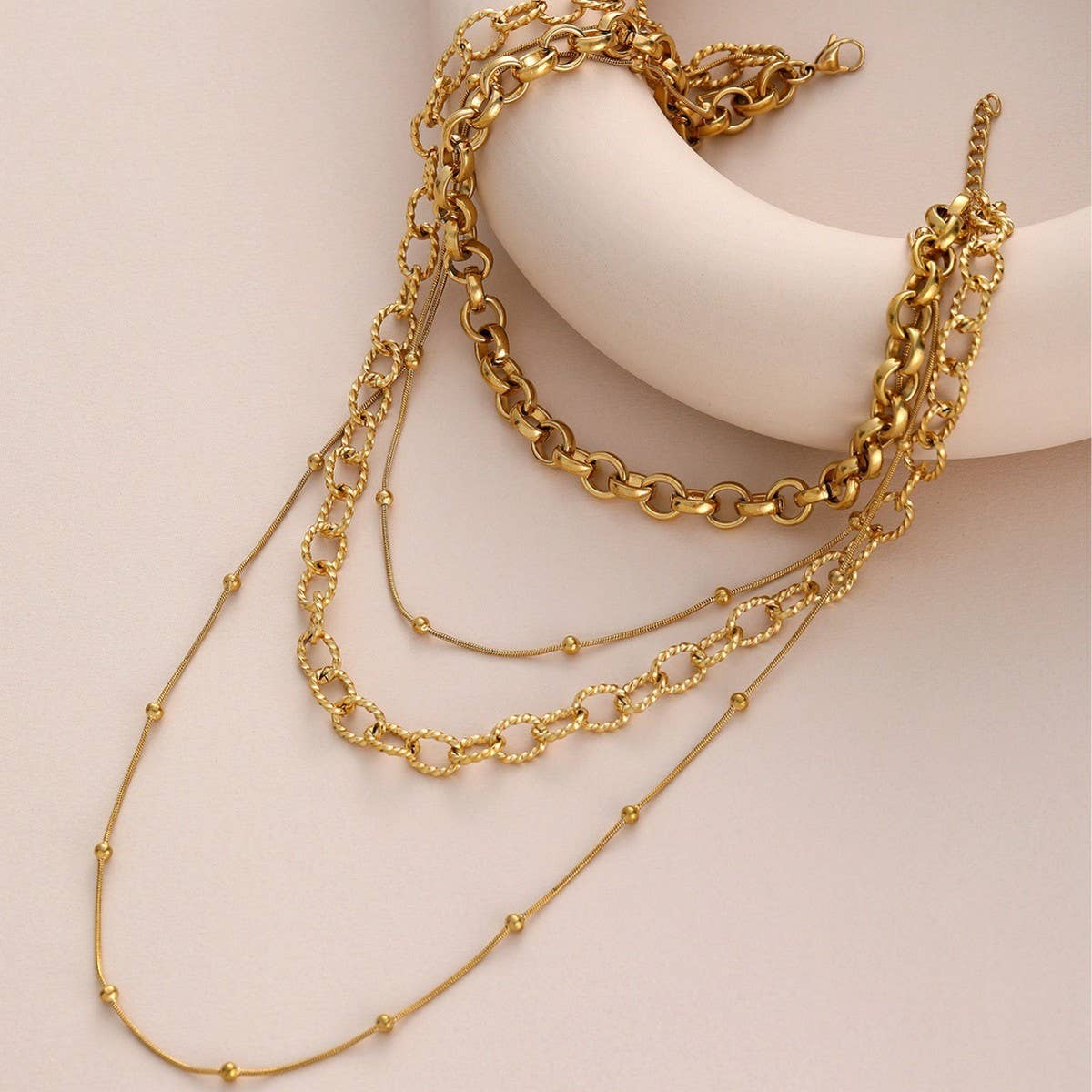 MULTI LAYERED BEAD NECKLACE WITH 18K GOLD PLATING_CWMM3674