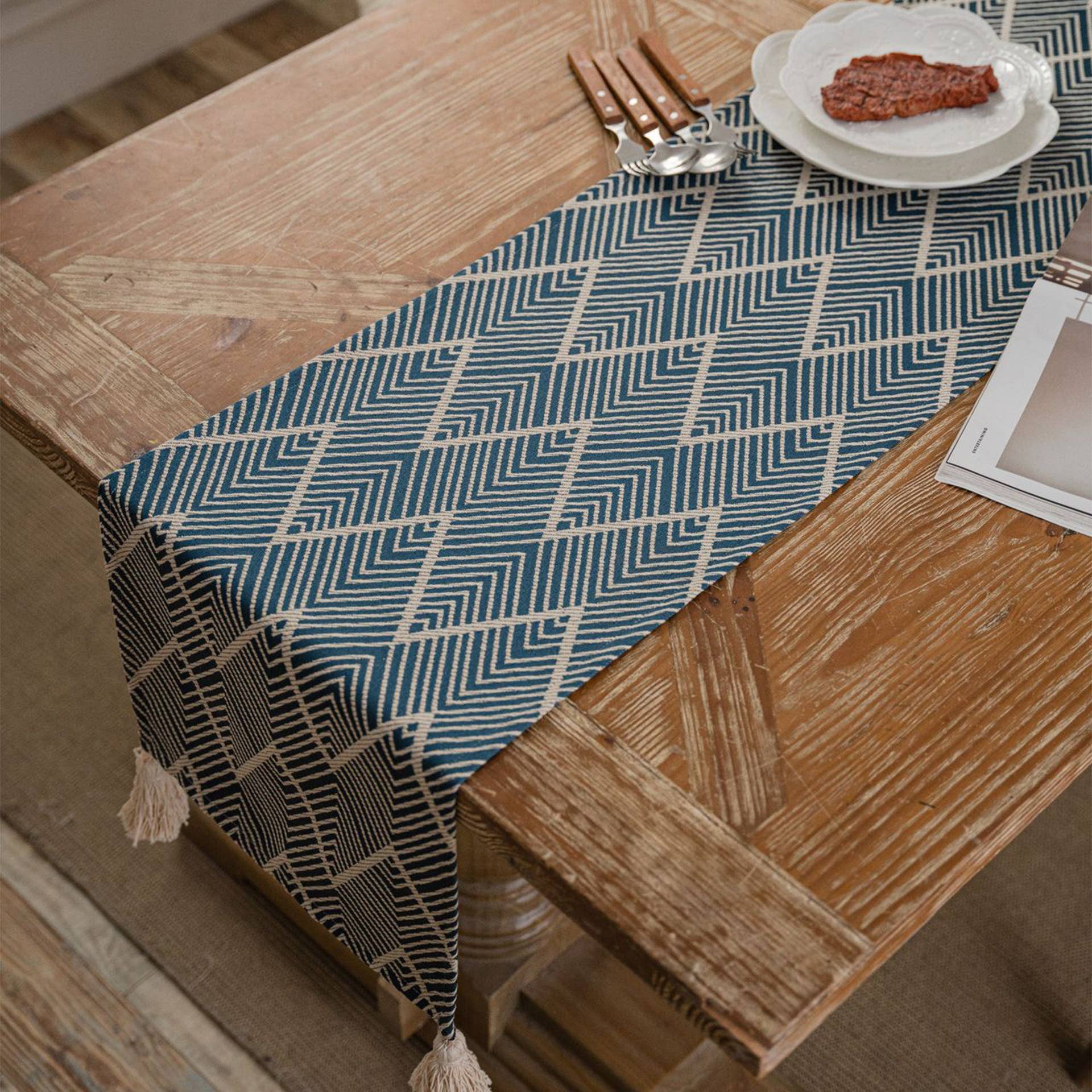TASSEL DETAILED PATTERN TABLE RUNNER_CWMM0035