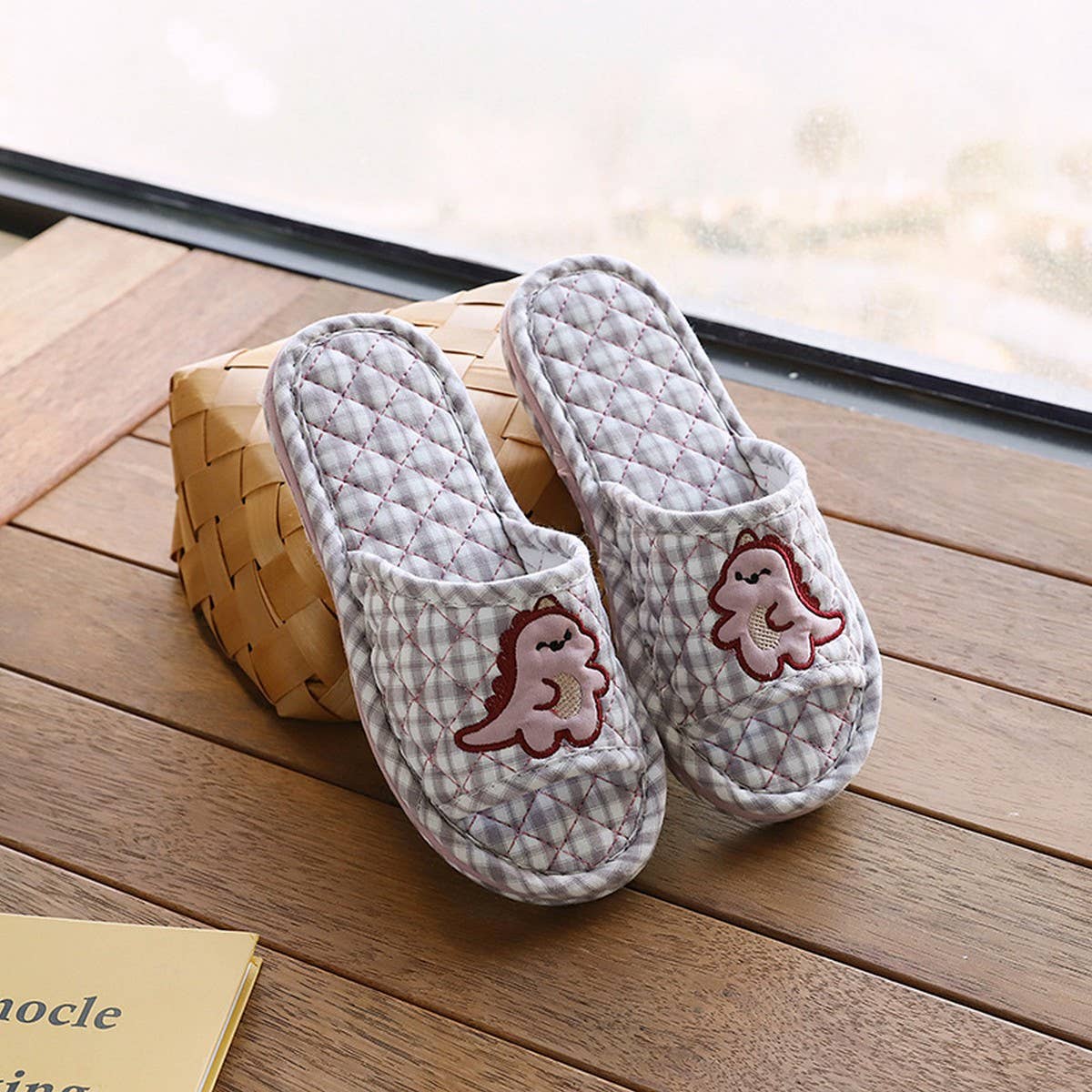 THICK COTTON COUPLE SLIPPERS WITH NON SLIP SOLE_CWSHF0182