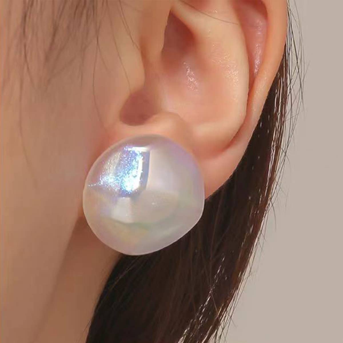 FAUX PEARL DESIGN STUD EARRINGS_CWAJE0449