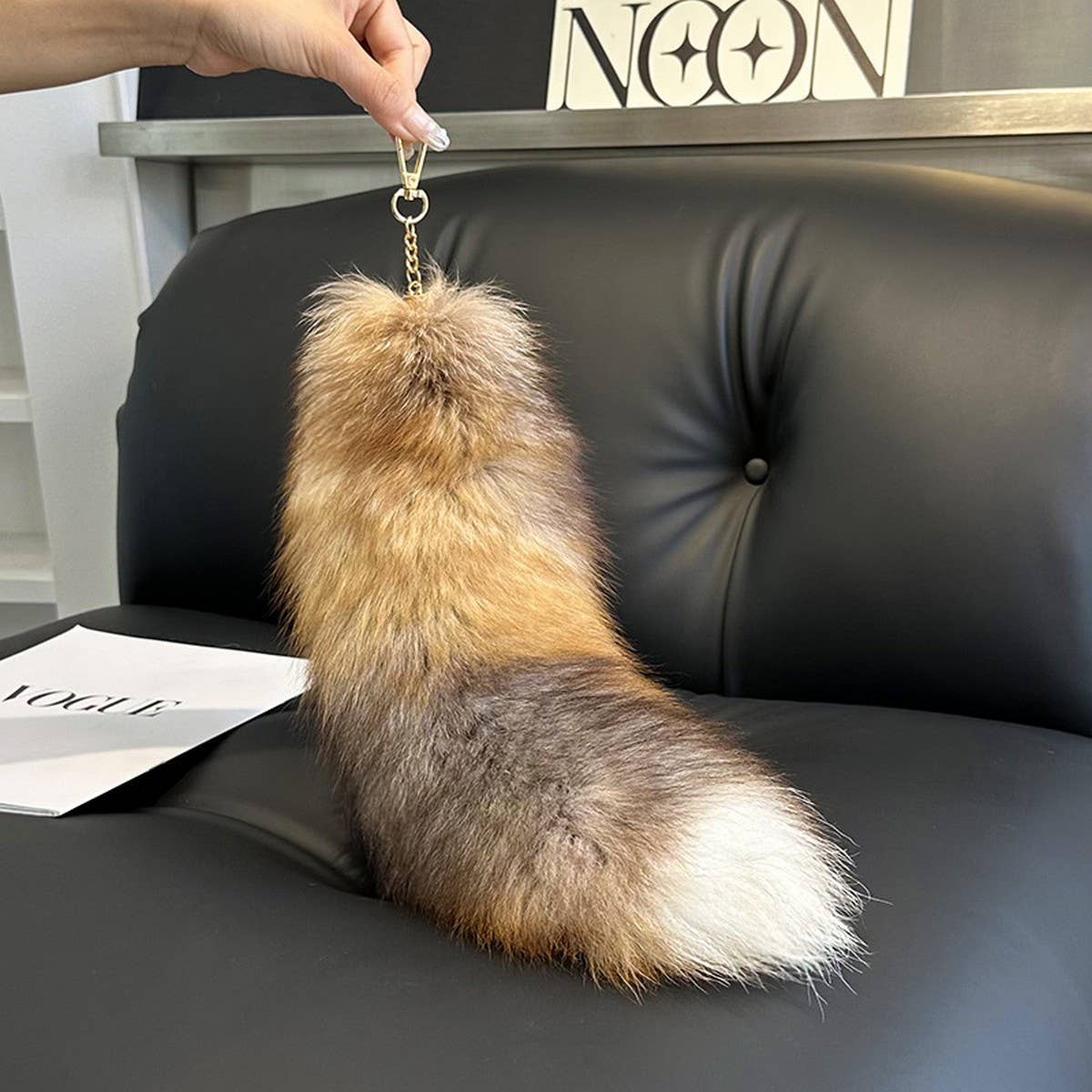 CUTE REAL FOX FUR BIG TAIL CAR KEYCHAIN PENDANT_CWMM2523