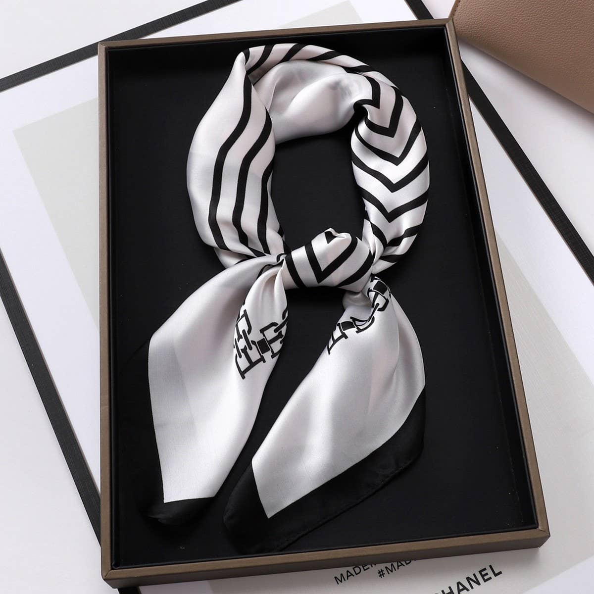 Vintage Letter Print Satin Square Scarf For Women_Cwasc0809