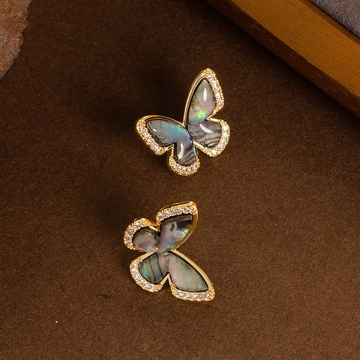 NATURAL ABALONE BUTTERFLY DIAMOND ZIRCON EARRINGS_CWMM4278