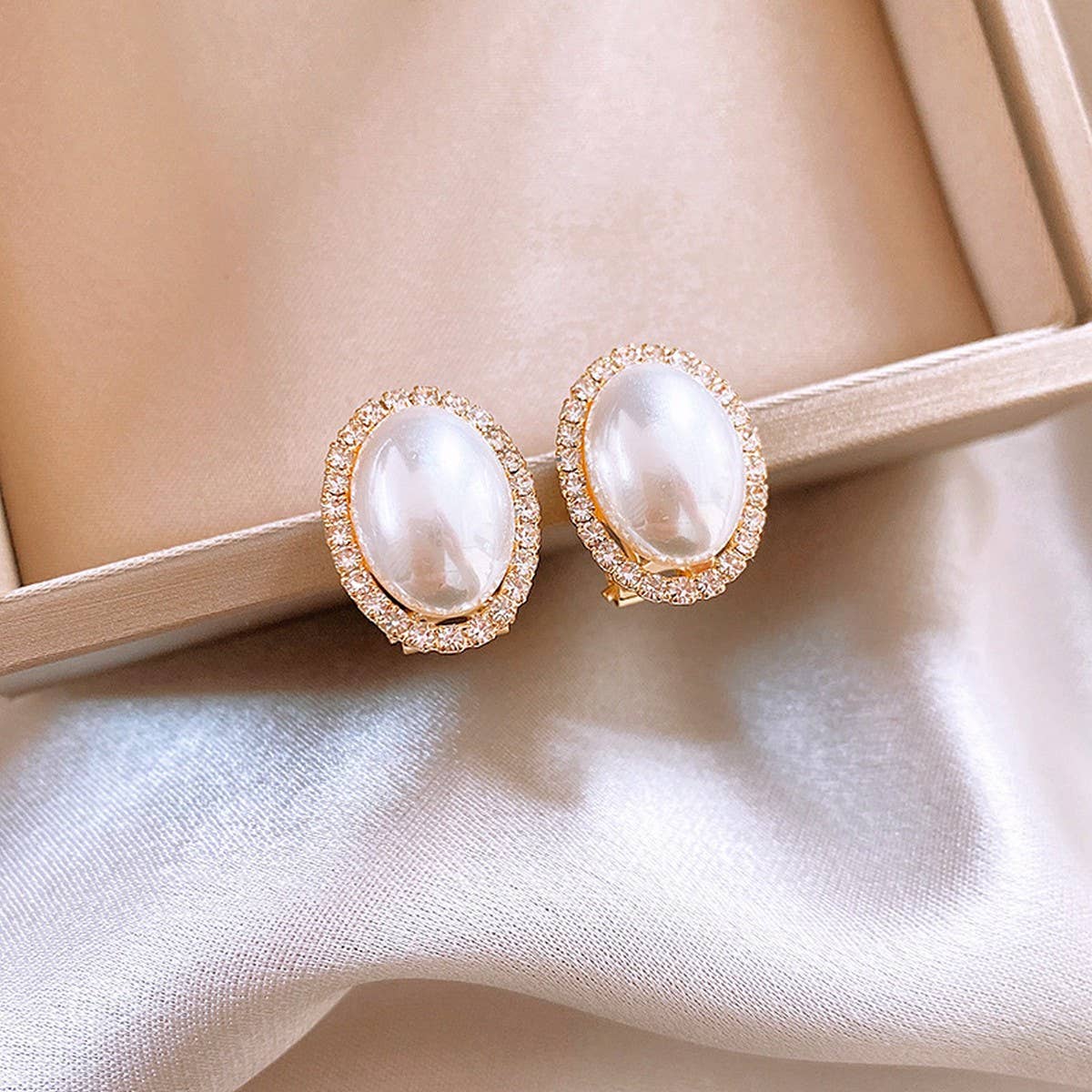 FRENCH RETRO OVAL DIAMOND PEARL EARRINGS_CWAJE2465