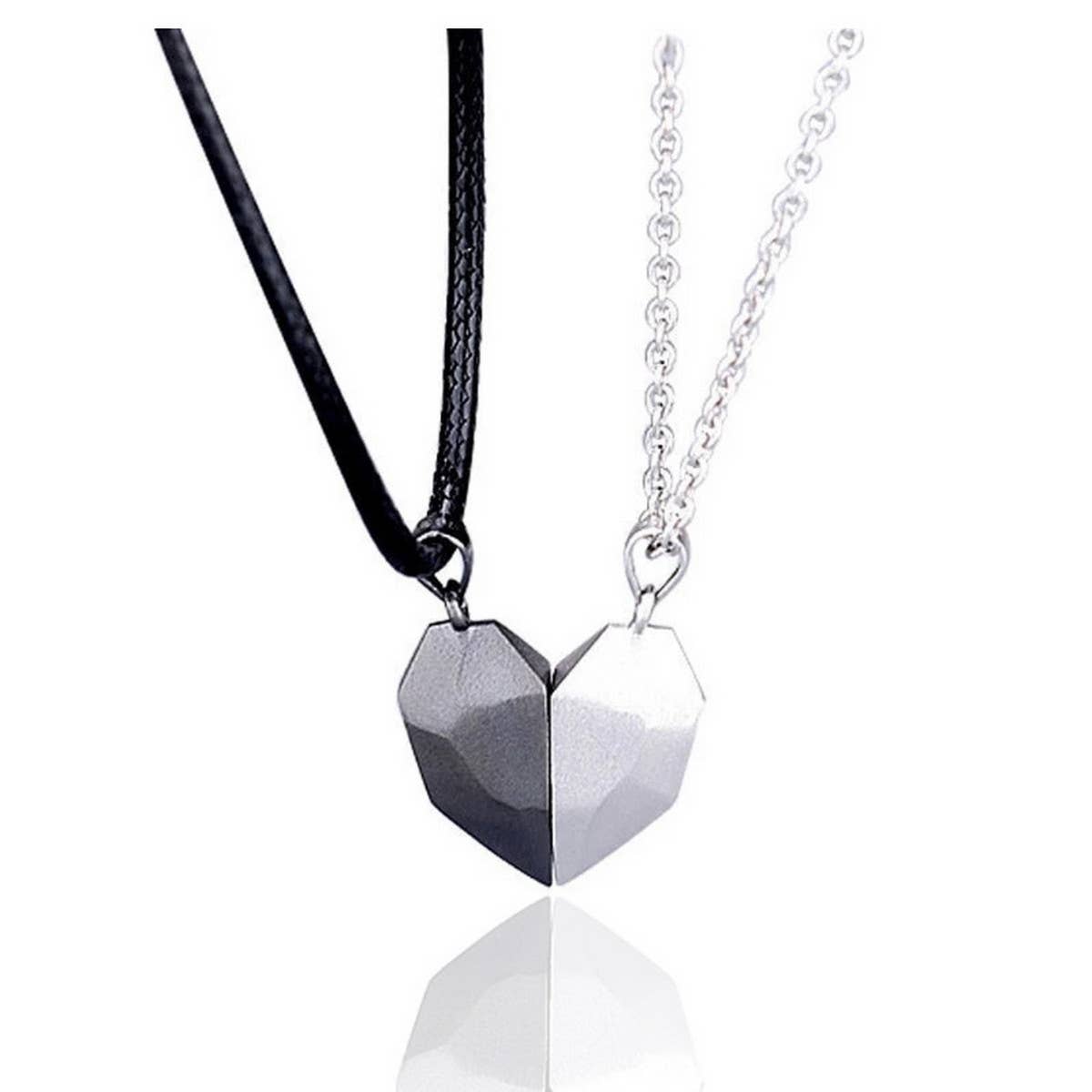 FASHIONABLE SPLICING MAGNETIC HEART NECKLACE_CWAJE2438