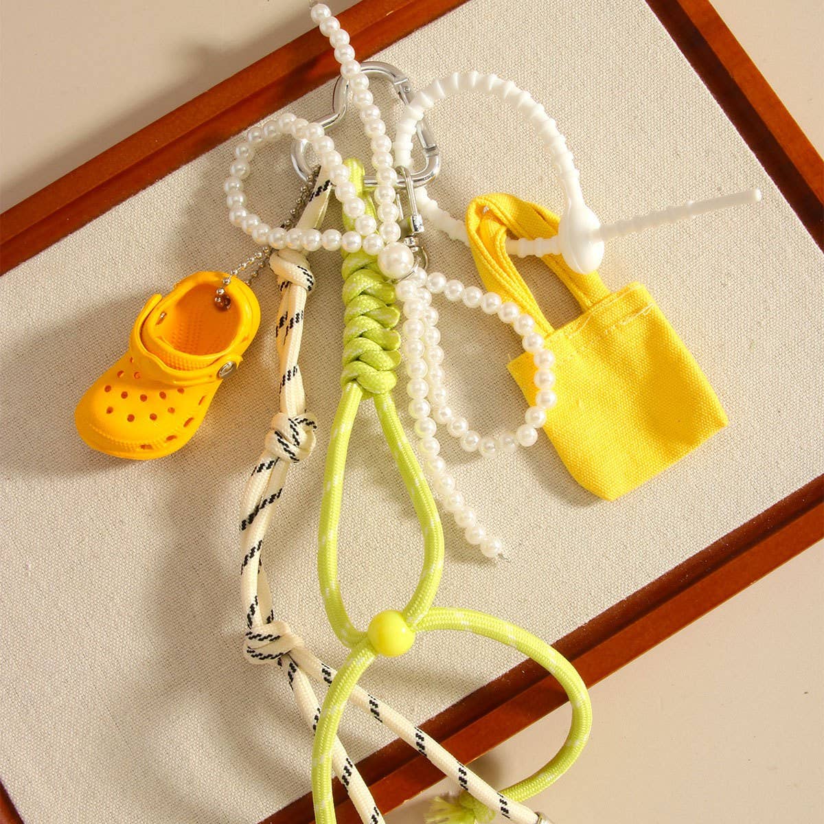 MINI HEADPHONE CASE KEYCHAIN BOW BAG CHARM_CWMM7871