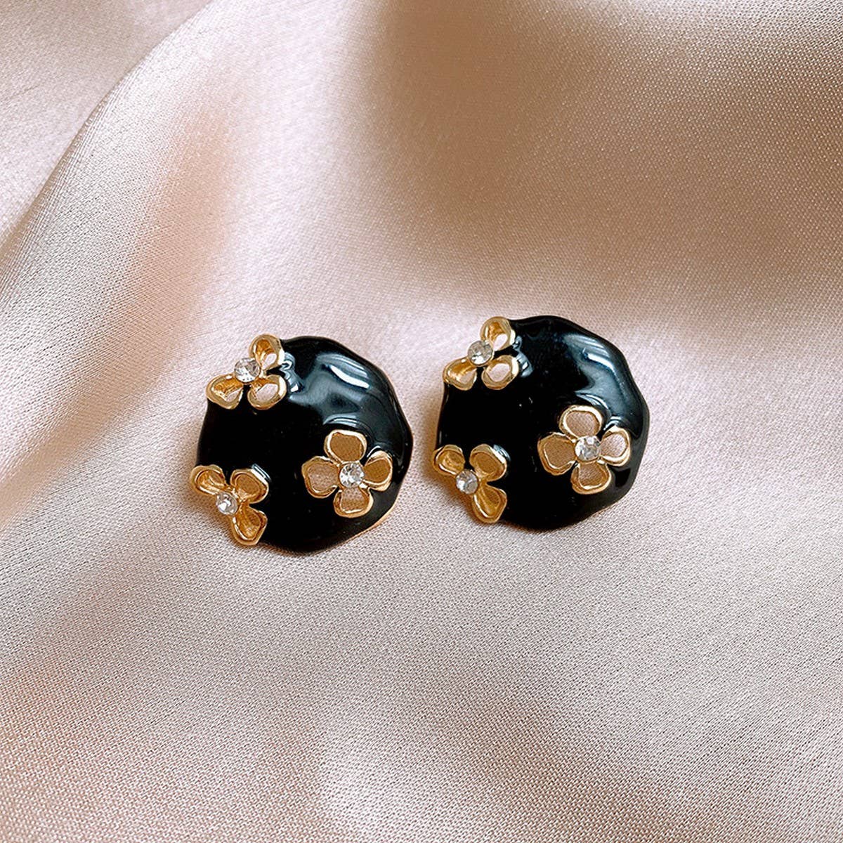 ROUND HOLLOW FLOWER FASHION EARRINGS_CWASC1329