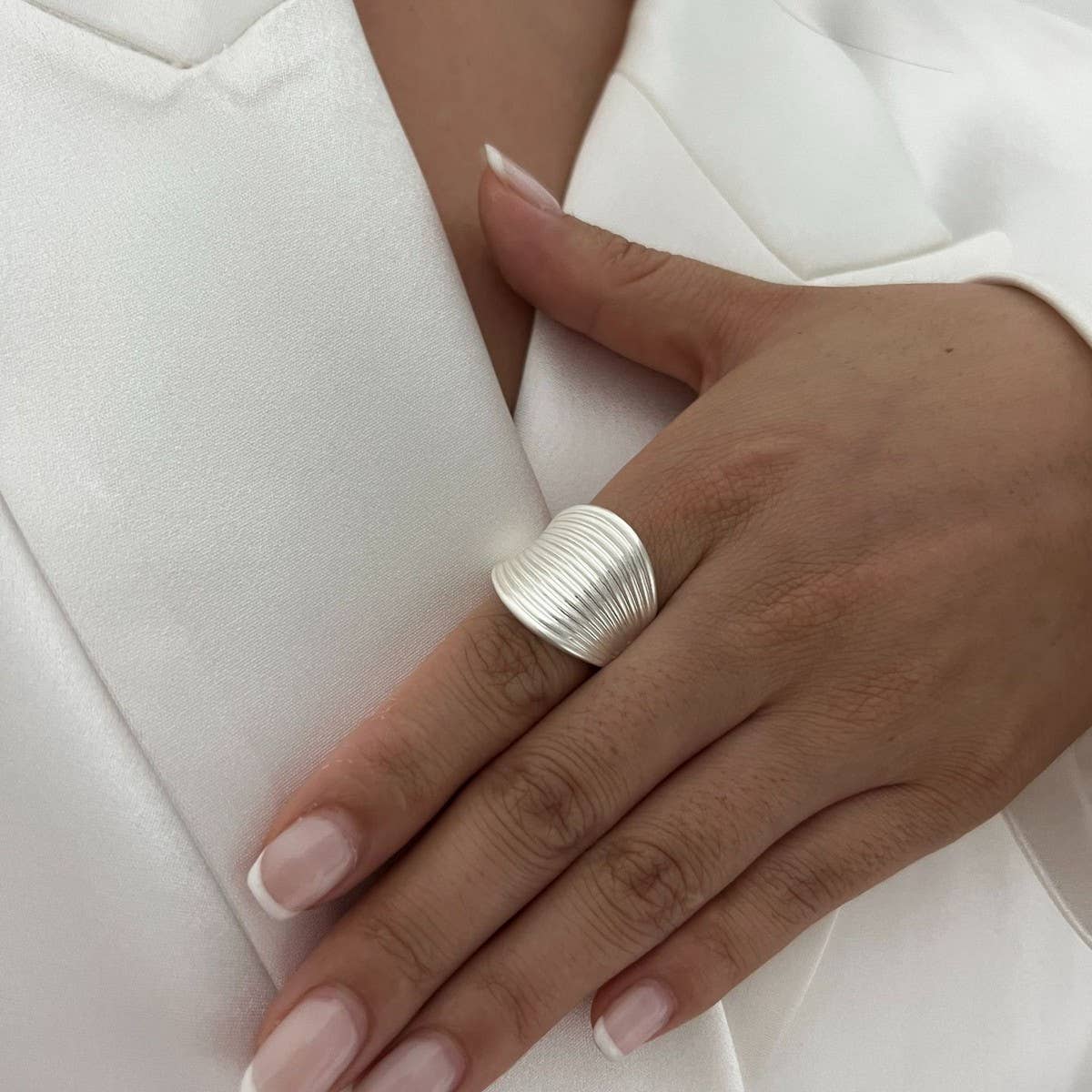 MINIMALIST ELASTIC ADJUSTMENT FLOWER ALLOY RING_CWMM3228