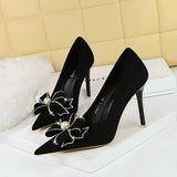 POINTED TOE PEARL AND RHINESTONE BOW HIGH HEELS_CWSHH0103