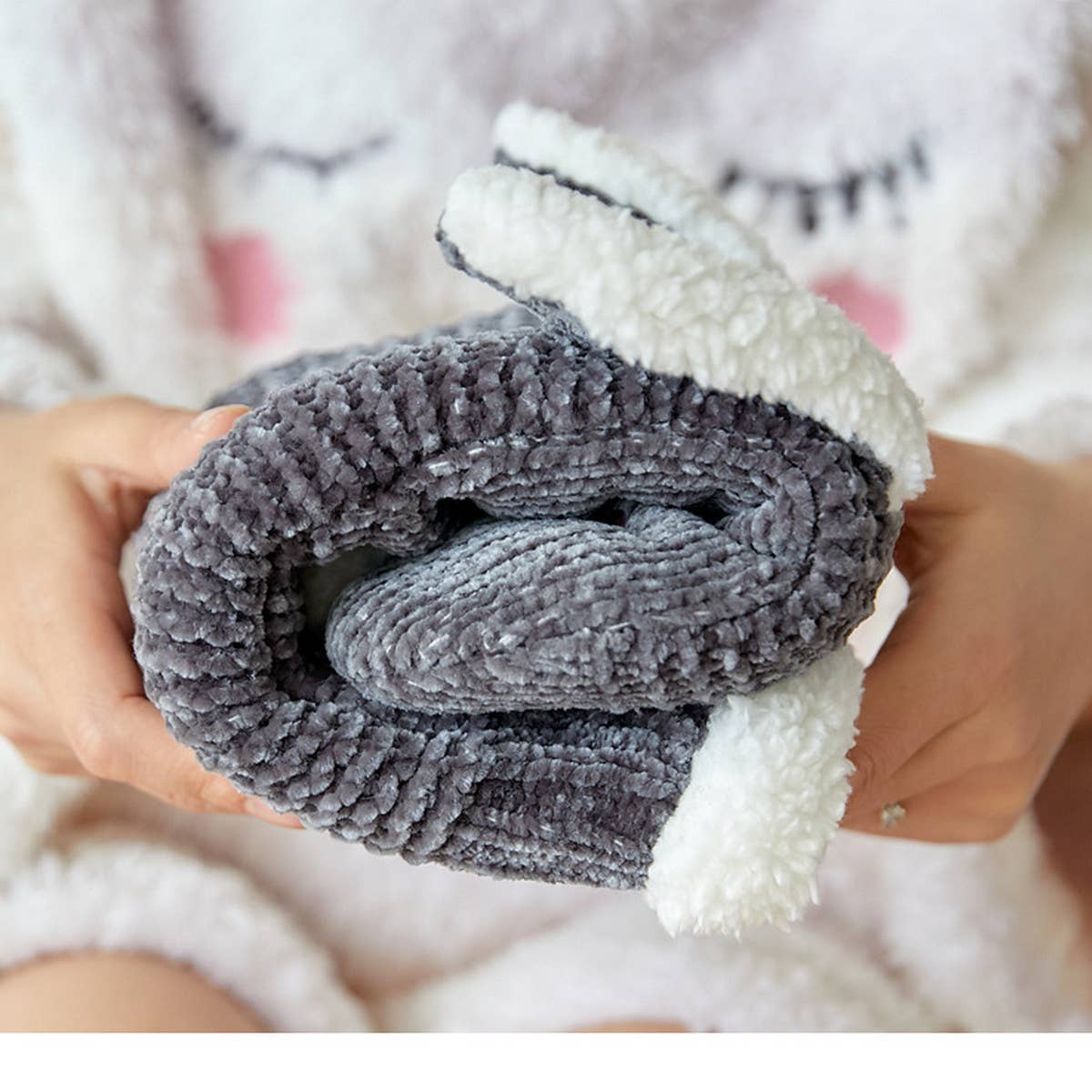 HOME RABBIT EARS WARM PLUSH INDOOR SLIPPERS_CWMS0721