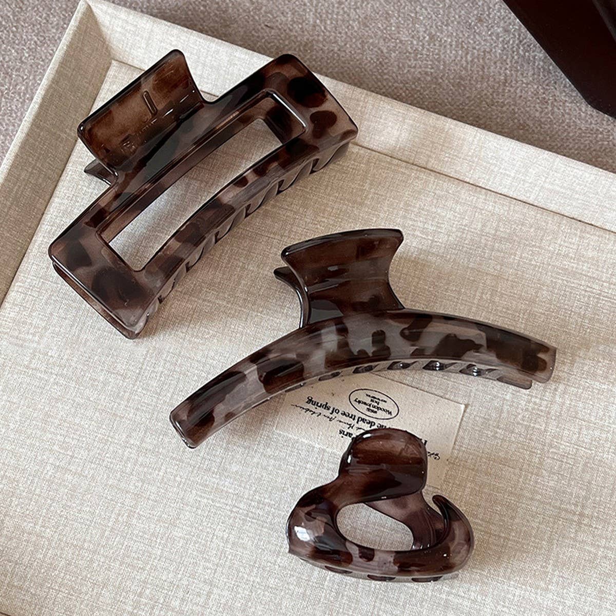 Tortoiseshell Large Hair Claw Elegant Look_Cwaha08194